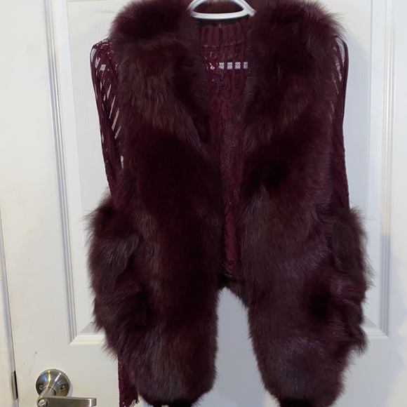 Maroon fox fur vest. Fits sizes small-medium. Great for fall winter. Worn twice. - Picture 3 of 4